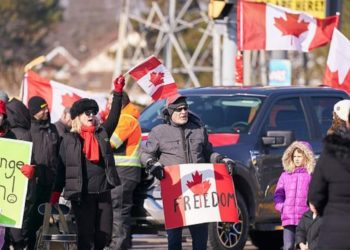 Die Royal Canadian Mounted Police gibt zu, dass sie Kanadier ausspionieren, indem sie ihre Handykameras und Mikrofone einschalten