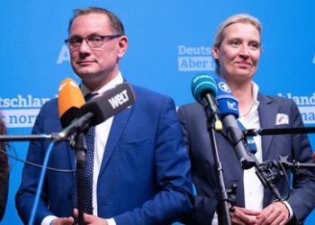 AfD-Parteitag in Riesa: Chrupalla als Parteichef wiedergewählt, Weidel wird zweite Vorsitzende