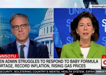 Bidens Handelsministerin sagt, sie sei „nicht beteiligt“ an der Reaktion des Regimes auf Babynahrungsmangel (VIDEO)