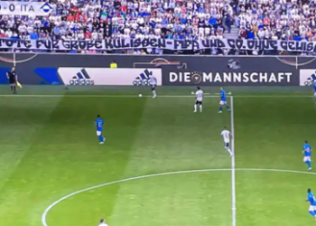 DFB lässt FIFA-kritische Demonstranten von Polizei kontrollieren