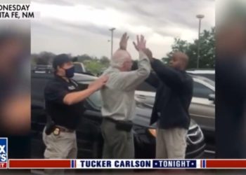 Der Wahlanwalt von Trump, John Eastman, lässt die Klage fallen, in der versucht wird, seine Telefonaufzeichnungen vom Ausschuss des 6. Januar nach einem FBI-Hinterhalt zu sperren