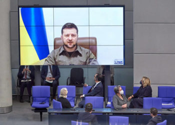 Der tägliche Sankt Selenskij – Wie deutsche Medien seinen Scheinheiligen-Schein polieren