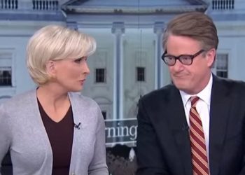 Die Einschaltquoten von MSNBC sind im Mai gefloppt – die kleinste von Werbetreibenden gesuchte monatliche Zielgruppe seit 1999