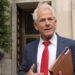 Dr. Peter Navarro sprengt das Panel vom 6. Januar in Bemerkungen an Reporter nach der Verhaftung (VIDEO)