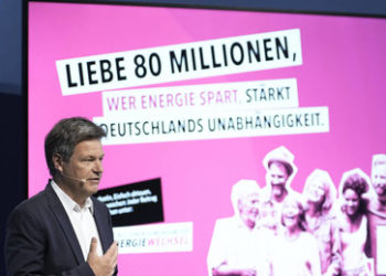 Habeck hat Rat: Nicht stinken, aber kürzer duschen