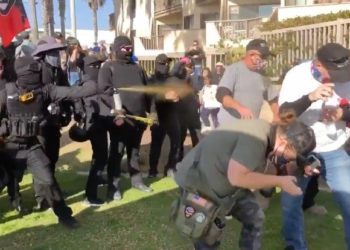 JUST IN: San Diego Grand Jury klagt 11 Antifa-Kämpfer an, weil sie Trump-Anhänger während des „Patriot March“ in Pacific Beach angegriffen haben