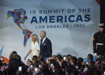 Joe und Jill Biden Chew Out Press beim Summit for the Americas
