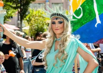 Karlsruhe: CSD-Teilnehmer angegriffen und verletzt, Regenbogenfahne verbrannt