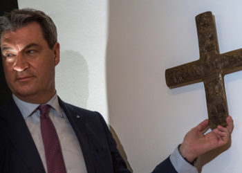 Kreuz bleibt hängen – Verwaltungsgerichtshof weist Klagen gegen Söders Kreuzerlass ab