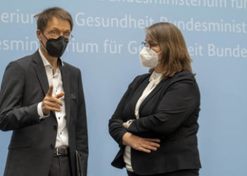 Lauterbach: Vierte Impfung für Senioren in Pflegeheimen sowie Masken- und Testpflicht für Gäste