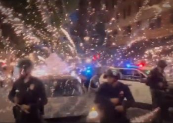 MUSS DAS VIDEO SEHEN: Tag 1 des Abtreibungsaufstands – Anführer der Demokraten rufen zu Massengewalt auf, gewalttätige Mobs terrorisieren Gemeinschaften, knacken Köpfe