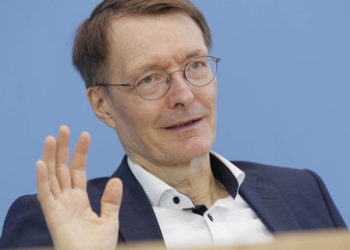 Minister Lauterbach entdeckt sehr spät das Post-Vac-Syndrom – und relativiert die Folgen