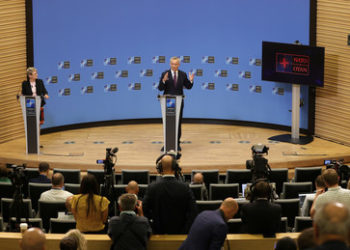 NATO-Verteidigungsminister beraten über neues Waffen-Paket für die Ukraine