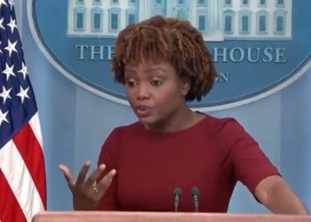 Nach dem Krieg gegen die Ölindustrie beschuldigt das Weiße Haus von Biden nun die Ölraffinerien, keine „patriotische Pflicht“ zu erfüllen (VIDEO)