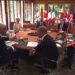 PEINLICH: Joe Biden muss von deutschen und französischen Führungskräften trainiert werden, um sich umzudrehen und für ein Gruppenfoto bei G7 zu posieren (VIDEO)