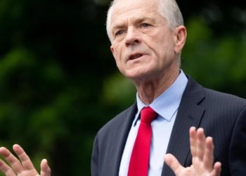 PURE EVIL: DOJ-Hacks wollen Navarro einen Knebelbefehl aufzwingen, damit die Mainstream-Medien ihn ohne Widerstand ruinieren können – genau wie sie es mit Roger Stone getan haben