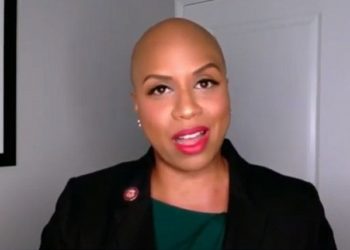 Polizeidefundiererin Ayanna Pressley gibt weiterhin Tausende von Steuergeldern für private Sicherheit aus