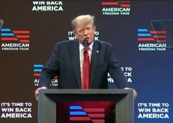 Präsident Trump trollt Joe Biden über den Bike-Fall (VIDEO)