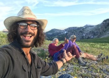 ROGER STONE EXKLUSIV: NACH ÜBER EINEM JAHR KEINE BOND-HÖRUNG!  Jon Mellis ist eine weitere Tragödie vom 6. Januar und er braucht Ihre Hilfe