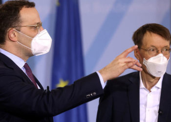 Schmiergeldverdacht: Der 540-Millionen-Maskendeal des Jens Spahn