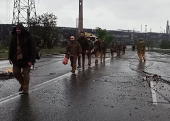 Schwere militärische Verluste im Donbass lassen die Einheit der Ukraine bröckeln