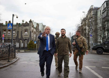 Selenskij: "Sehr glücklich", das Johnson Misstrauensvotum überstanden hat