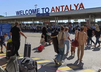 Urlaubspläne für den Sommer: Mehrheit der Russen fliegt in die Türkei oder bleibt zu Hause