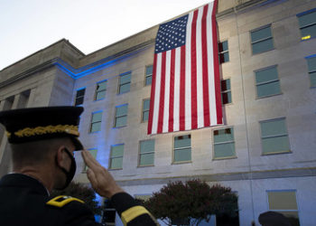 Waffen-Debatte in den USA: Wie wäre es mit einer Waffenkontrolle im Pentagon?