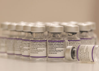 Zehn osteuropäische Länder fordern die EU auf, laufende Impfstoffverträge neu zu verhandeln