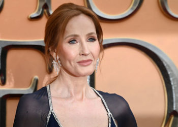 "Harry Potter und das Asow-Regiment": Rowling erklärt sich bereit, für ukrainische Nazis zu lesen