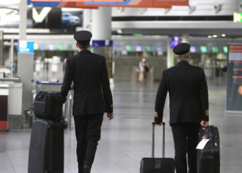 "Jeder, der Impfschaden meldet, wird entlassen" – Verkehrspiloten beginnen sich zu wehren