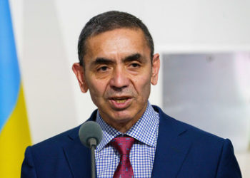 "Ob der angepasste Impfstoff sicher ist" scheint für BioNTech-Chef Şahin eine eher sekundäre Frage