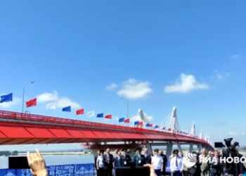 "Weiterer Faden der Freundschaft": Erste Autobahnbrücke zwischen Russland und China eröffnet