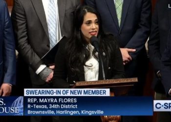 „Ich bin von der Arbeit auf den Baumwollfeldern zur Repräsentantin der Gemeinschaft aufgestiegen, die ich im US-Kongress liebe“ – Repräsentantin Mayra Flores hält ihre erste Rede vor dem Kongress (VIDEO)