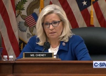 „Wir können nicht zulassen, dass Amerika zu einer Nation von Verschwörungstheorien wird“ Liz Cheney greift Trump an, erster Verfassungszusatz während Schauprozessen am 6. Januar (VIDEO)