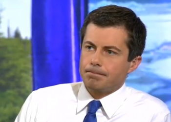 Airmageddon: Tausende von Flügen verspätet und annulliert am Wochenende des 4. Juli ab Sonntagnachmittag – Buttigieg reagiert schwach