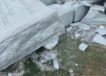 UPDATE: „Explosion“ bei Georgia Guidestones auf Video festgehalten – „Denkmal für den Teufel“ später nach Explosion „vollständig zerstört“.