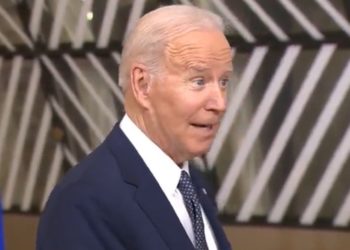Biden verteilt Crack-Pfeifen gegenüber einer Vorschule in NYC, die mit 3- und 4-jährigen Kindern gefüllt ist