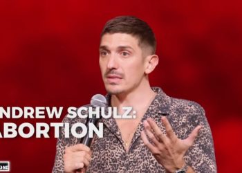 EPIC: Comedian lehnt die Forderungen des Woke-Streaming-Dienstes ab, Witze zu zensieren, gibt „Lebensersparnisse“ aus, um sein eigenes Comedy-Special zurückzukaufen – „Let’s Change the Game“