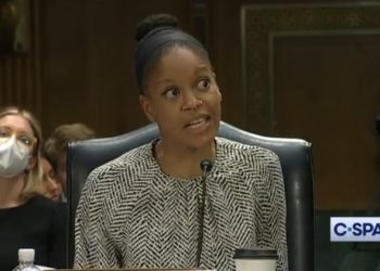 UNHINGED: Pro-Abtreibungs-Juraprofessor aus Berkeley hat einen totalen Zusammenbruch, nachdem Senator Josh Hawley sie mit der Realität konfrontiert, dass Männer nicht schwanger werden können – (VIDEO)