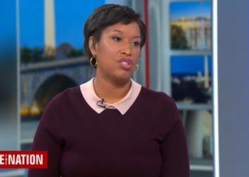 Der demokratische Bürgermeister von DC, Bowser, will, dass das Biden-Regime verhindert, dass illegale Ausländer mit Bussen nach DC gebracht werden (VIDEO)