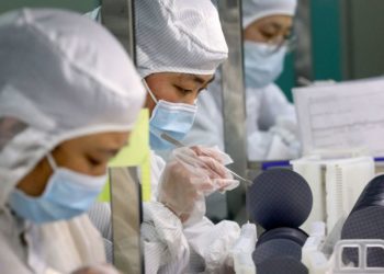 Übergeben Sie die CHIPS, dann knallen Sie den Champagner