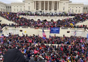 WEITERE MEDIENLIEGEN ENTHÜLLT: Mann, der fälschlicherweise beschuldigt wurde, Feuerlöscher auf Officer Sicknick geschleudert zu haben, bekennt sich wegen zweier geringerer Vergehen beim Betreten des Kapitols schuldig