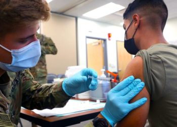 Bobby Kennedys Children’s Health Defense steht im Einklang mit Militärpersonal, das sich weigert, experimentelle Impfstoffe einzunehmen