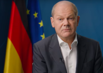Bundeskanzler Olaf Scholz: Jetzt alle "unterhaken", aber bitte nicht schunkeln