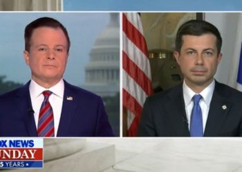 Buttigieg konfrontiert mit dem Tweet seines Mannes, in dem er Gerechtigkeit Kavanaugh verspottet, weil er aus dem Restaurant in DC verjagt wurde (VIDEO)