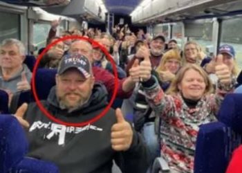 Der Angeklagte J6 Mark Aungst, der sich schuldig bekannte, vorzuführen, begeht Selbstmord, bevor er verurteilt wird