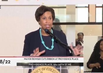 Der Bürgermeister von DC, Bowser, fordert die Aktivierung der Nationalgarde an, um den Zustrom illegaler Ausländer zu bewältigen, die aus Texas mit Bussen eingeschleust werden (VIDEO)