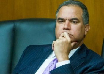 Der korrupte Obama-Richter widersetzt sich nicht und verurteilt Dr. Simone Gold hart, nachdem sie ihn für ein Date im College abgelehnt hat