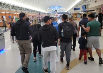 EXKLUSIV: Illegale Einwanderer stellten Tickets von San Antonio nach Baltimore auf der Southwest zur Verfügung und liefen ohne Ausweise durch die Premium Lane